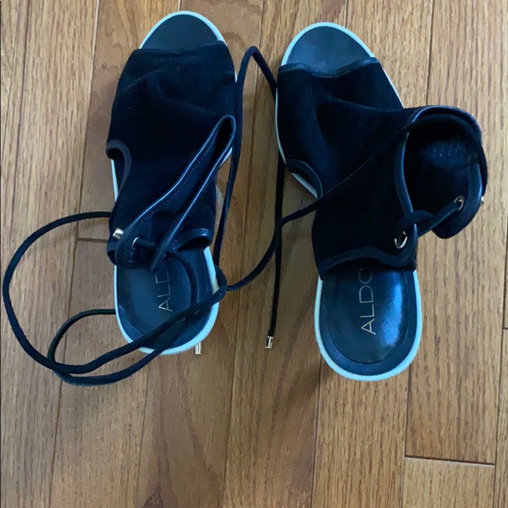 Aldo lace up sanders